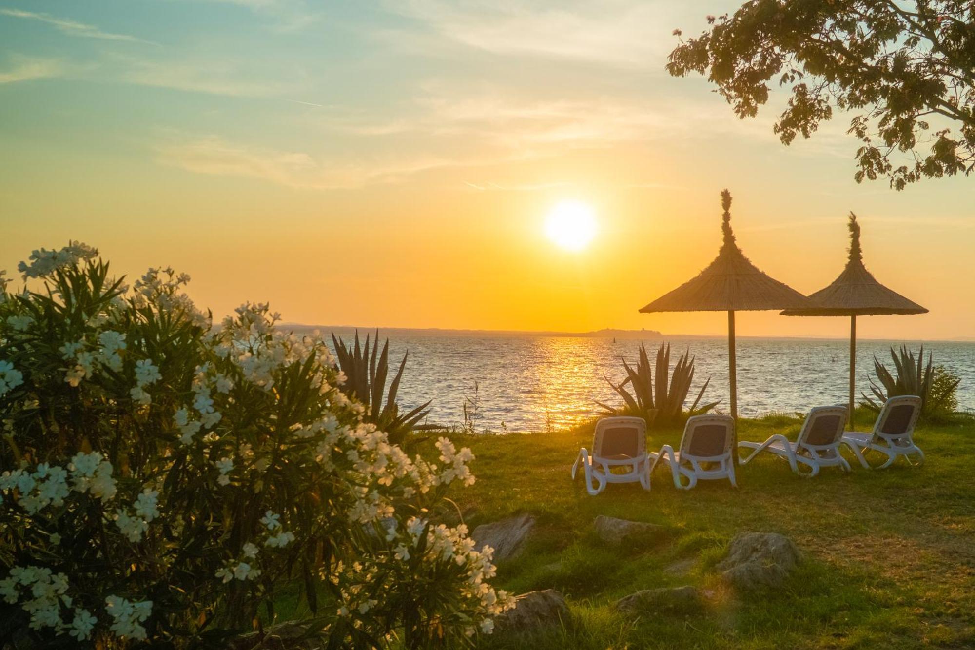 Trasimeno Glamping Resort マジョーネ エクステリア 写真